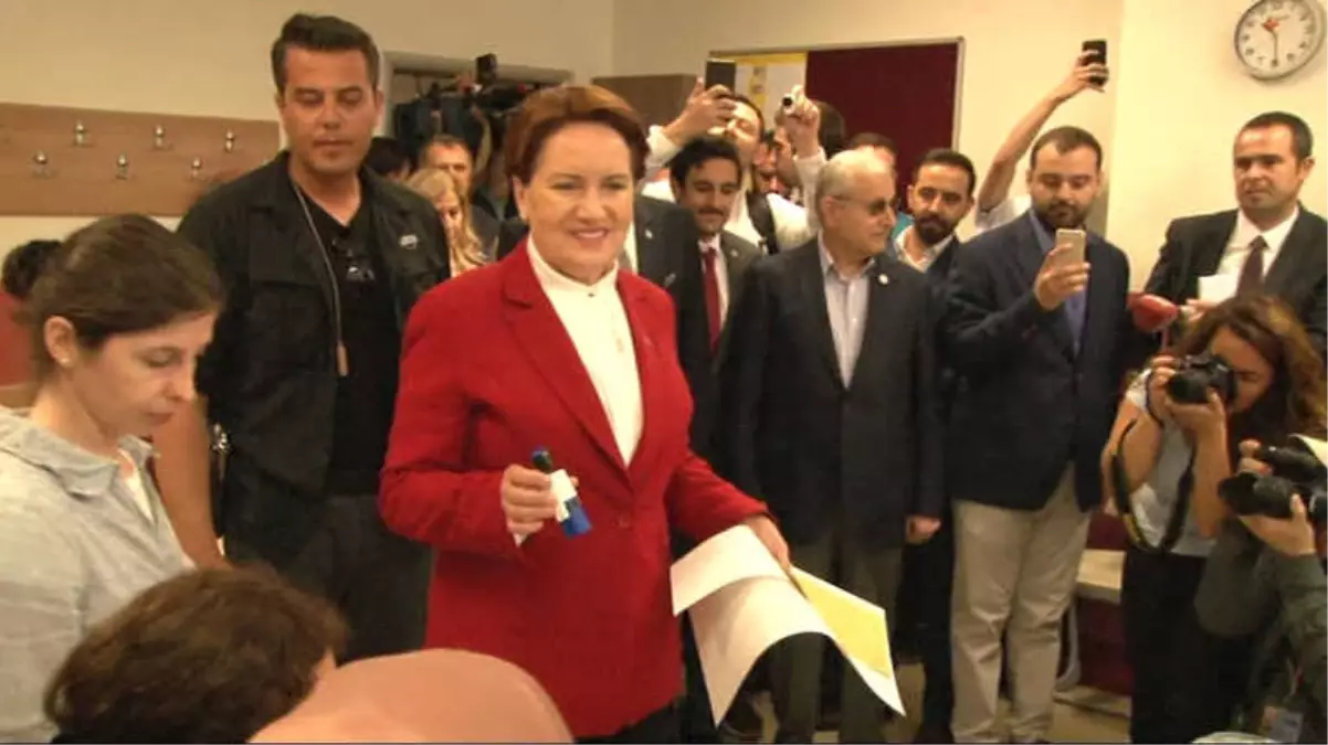 Meral Akşener Sandığa İstanbul\'da Gitti