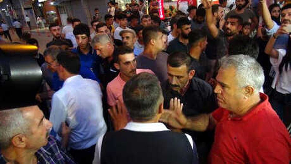 Mersin Adliyesi Önünde Gerginlik