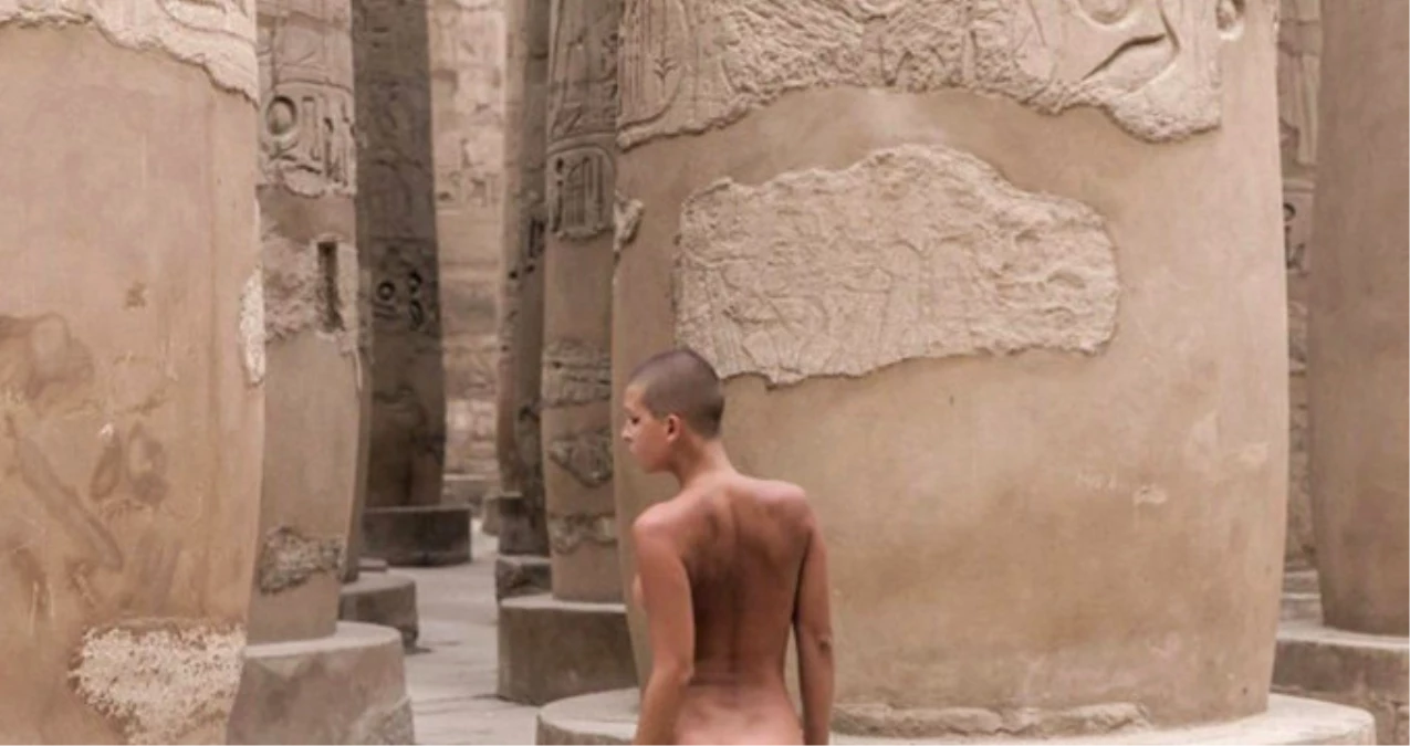 Mısır\'da Çıplak Pozu Nedeniyle Gözaltına Alınan Belçikalı Model Bu Defa Ağlama Duvarı\'nda Soyundu