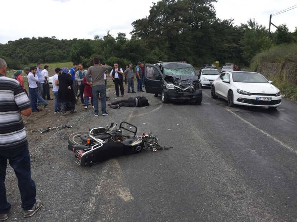 Motosiklet Kamyonetle Çarpıştı: 2 Yaralı