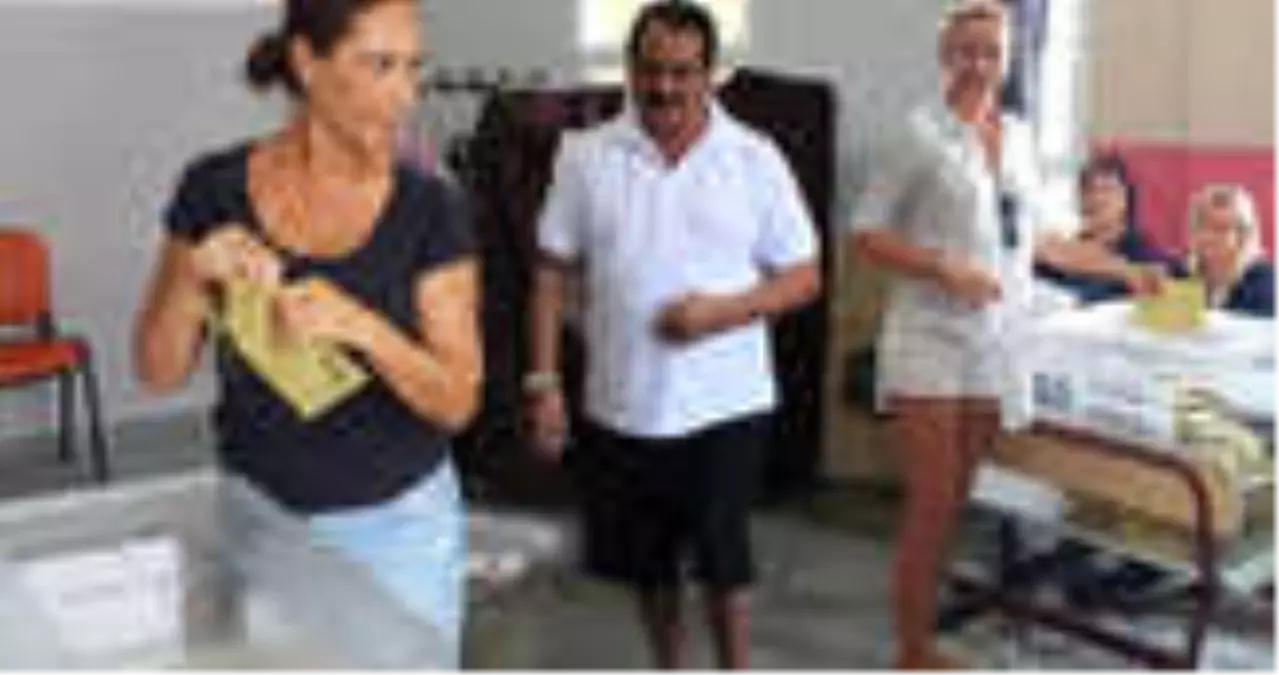 Oy Kullanan Ünlülerin Sandık Paylaşımları