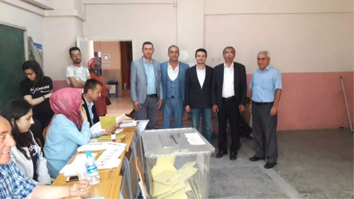 Parti Başkanları Oylarını Birlikte Kullandı