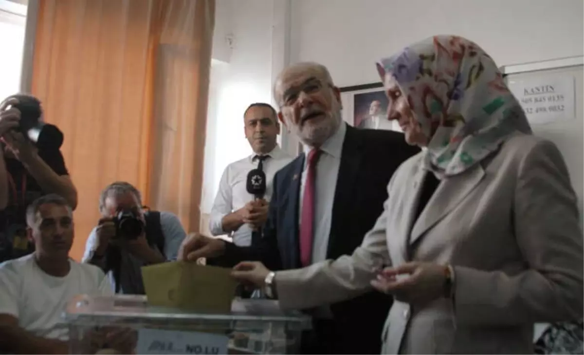 Saadet Partisi Genel Başkanı Karamollaoğlu Oyunu Çankaya\'da Kullandı