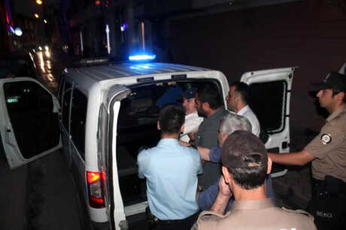 Samsun\'da Oy Çuvallarını Taşıyan Personelle Tartışan 3 Kişiye Gözaltı