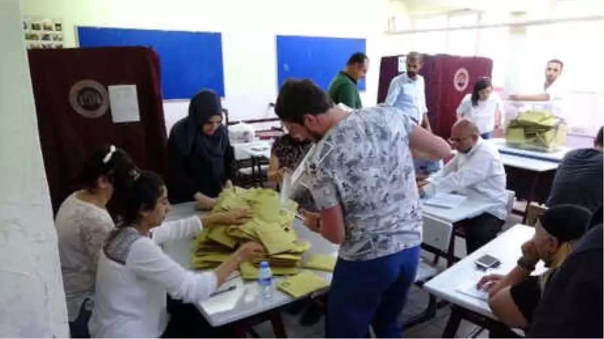 Sandıklar Kapandı Oy Sayımı Başladı (1)