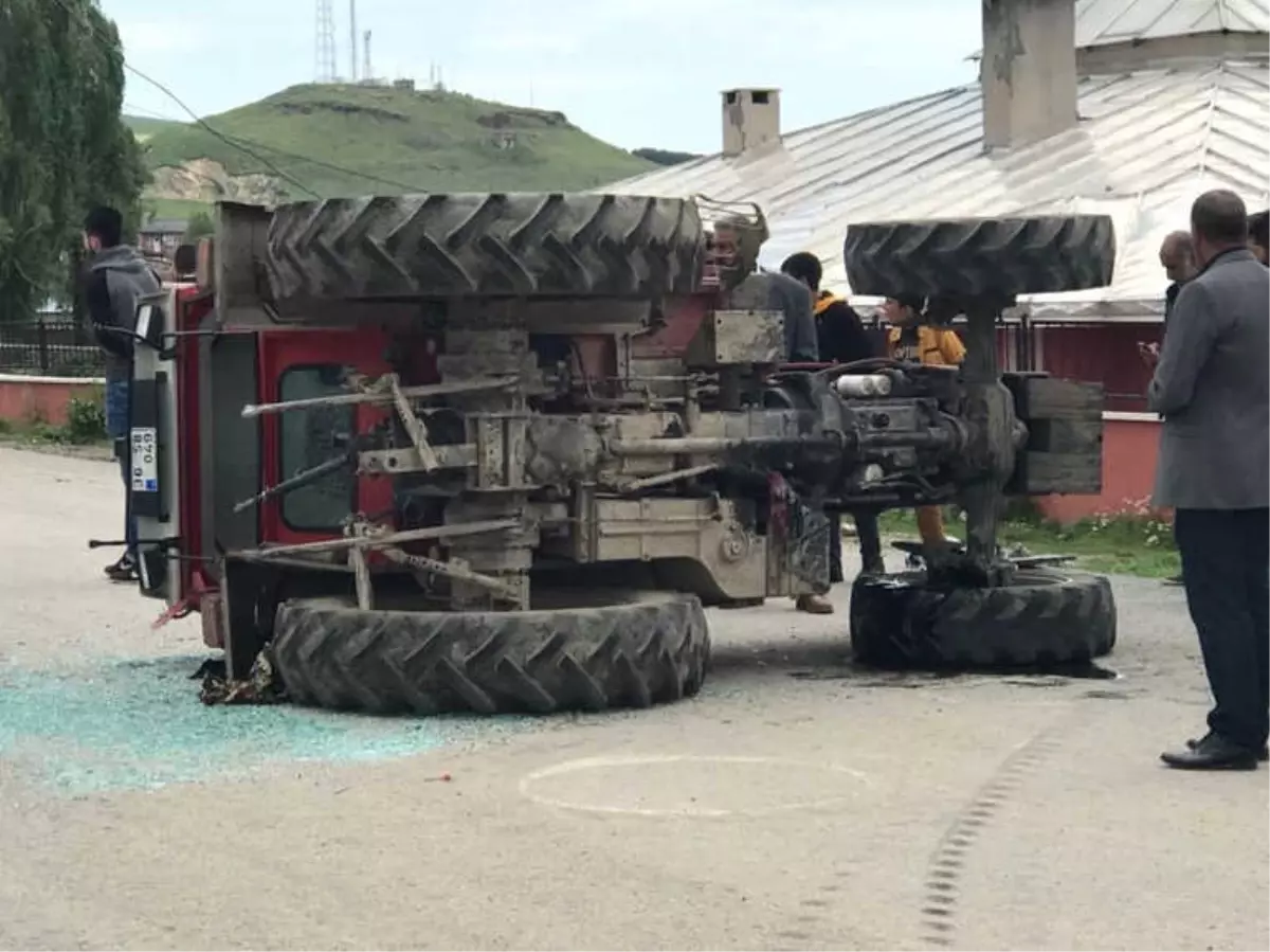 Sarıkamış\'ta Trafik Kazası: 3 Yaralı