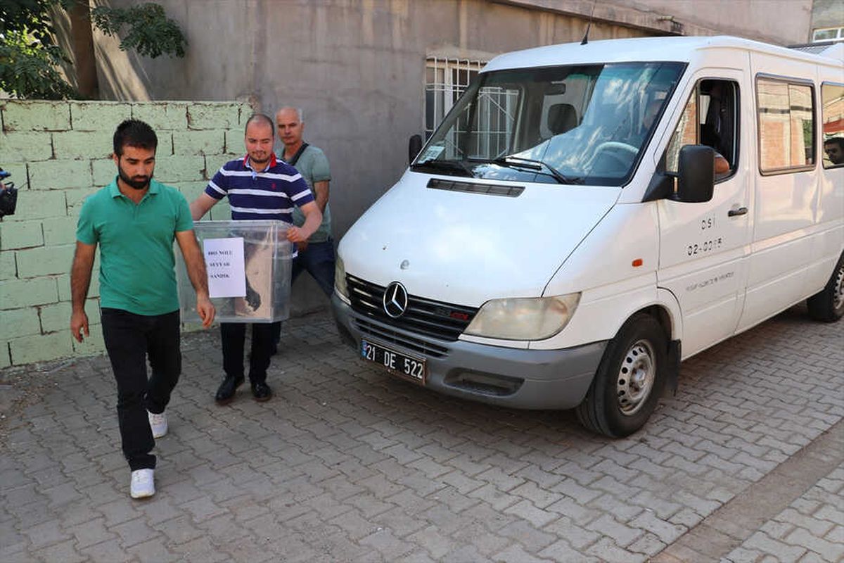 Seyyar Sandıkta Oylarını Kullandılar