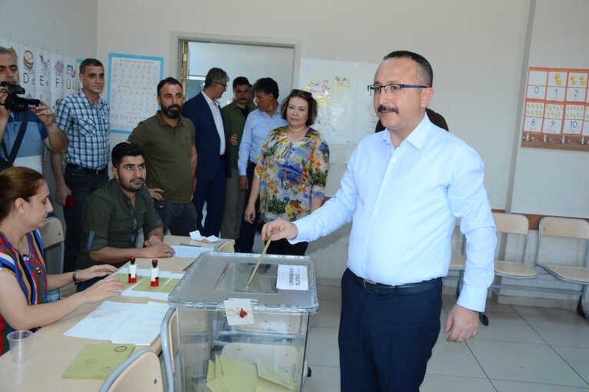 Siirt Valisi Atik Oyunu Kullandı