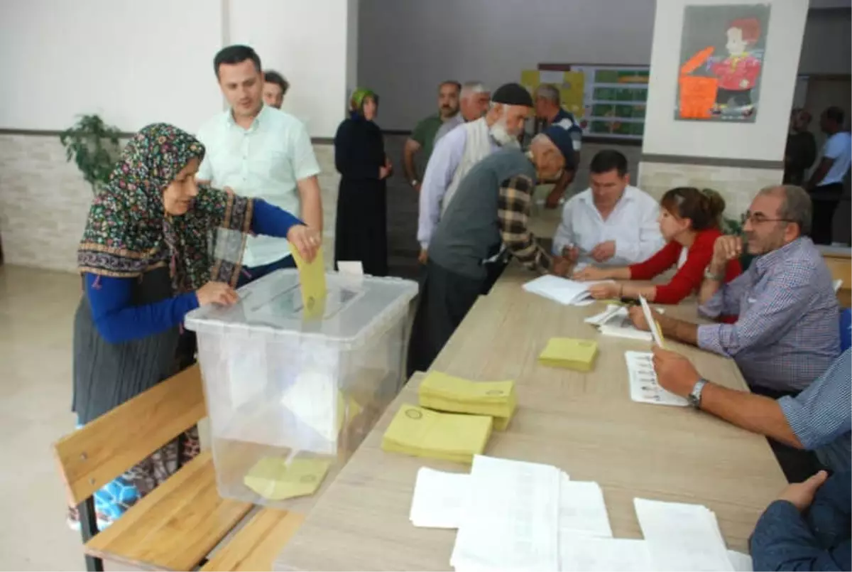 Tokat\'ta Sabahın İlk Saatlerinde Seçim Yoğunluğu