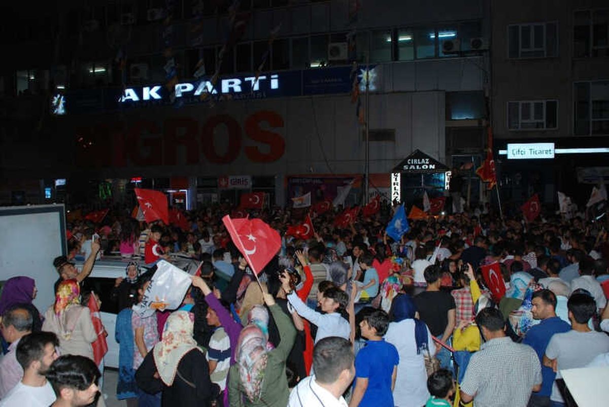 Adıyaman\'da Coşkulu Seçim Kutlaması