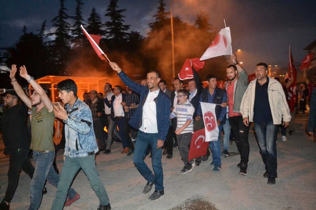 AK Parti\'nin Zaferi Şuhut\'ta Coşku ile Kutlandı