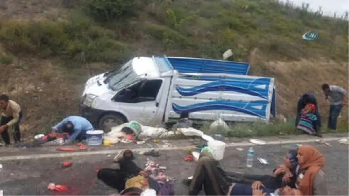 Bursa\'da Tarım İşçilerini Taşıyan Kamyonet Kaza Yaptı... Çok Sayıda Yaralı Var