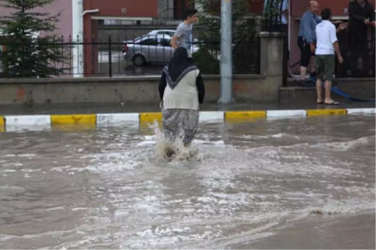 Çankırı\'da Sağanak Nedeniyle Su Baskınları Yaşandı