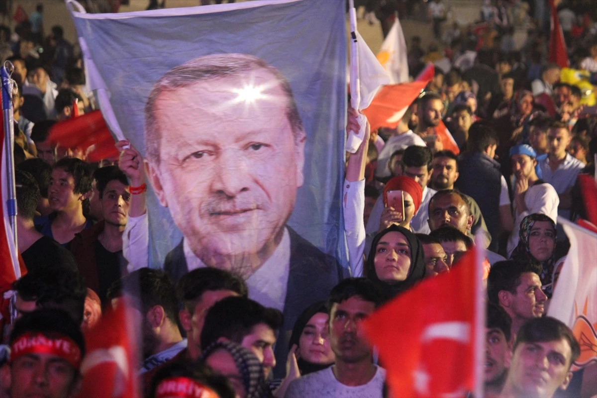 Erdoğan\'ın Seçim Başarısı Kutlanıyor