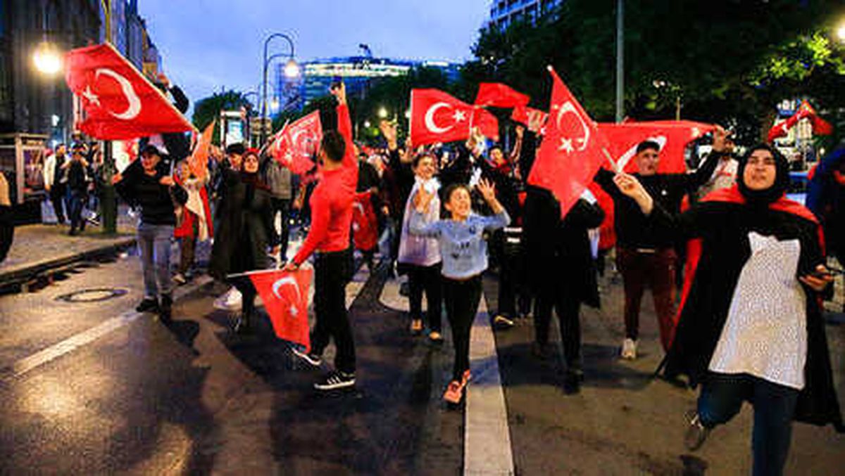 Erdoğan\'nı Seçim Zaferi Avrupa\'da da Kutlandı