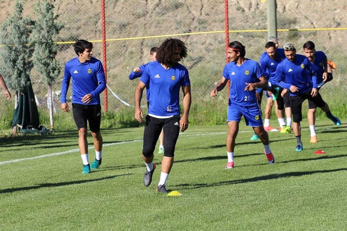 Evkur Yeni Malatyaspor Top Başı Yaptı