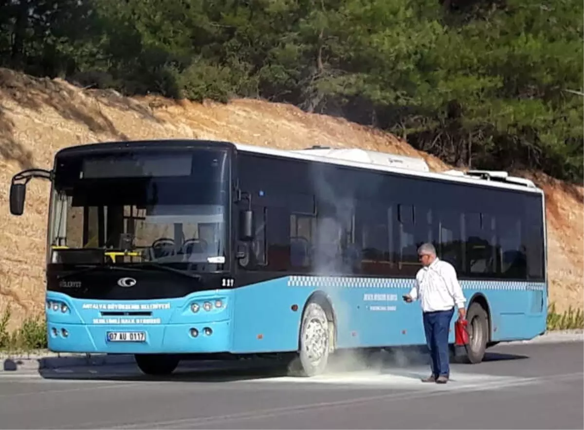 Halk Otobüsünün Tekerleğinde Çıkan Yangın Büyümeden Söndürüldü