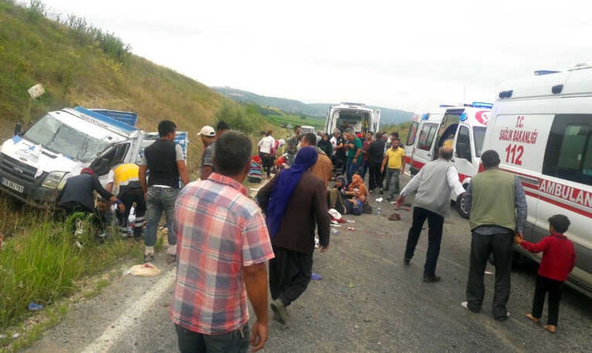 İşçileri Taşıyan Kamyonet Şarampole Devrildi: 2 Ölü, 22 Yaralı