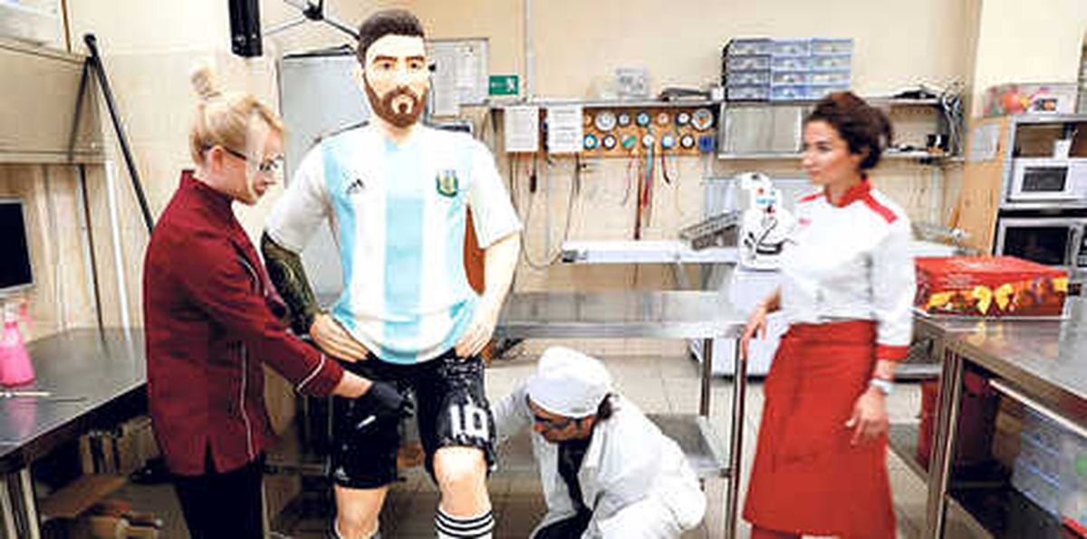 Lionel Messi\'ye Dev Pasta!