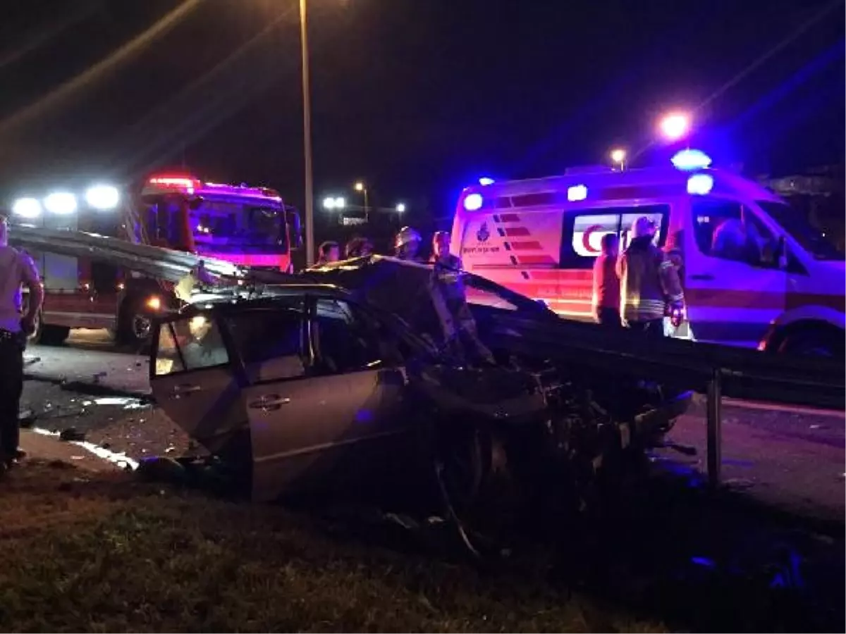 Otomobil Yol Kenarındaki Bariyere Ok Gibi Saplandı: Biri Çocuk 2 Ölü, 3 Yaralı