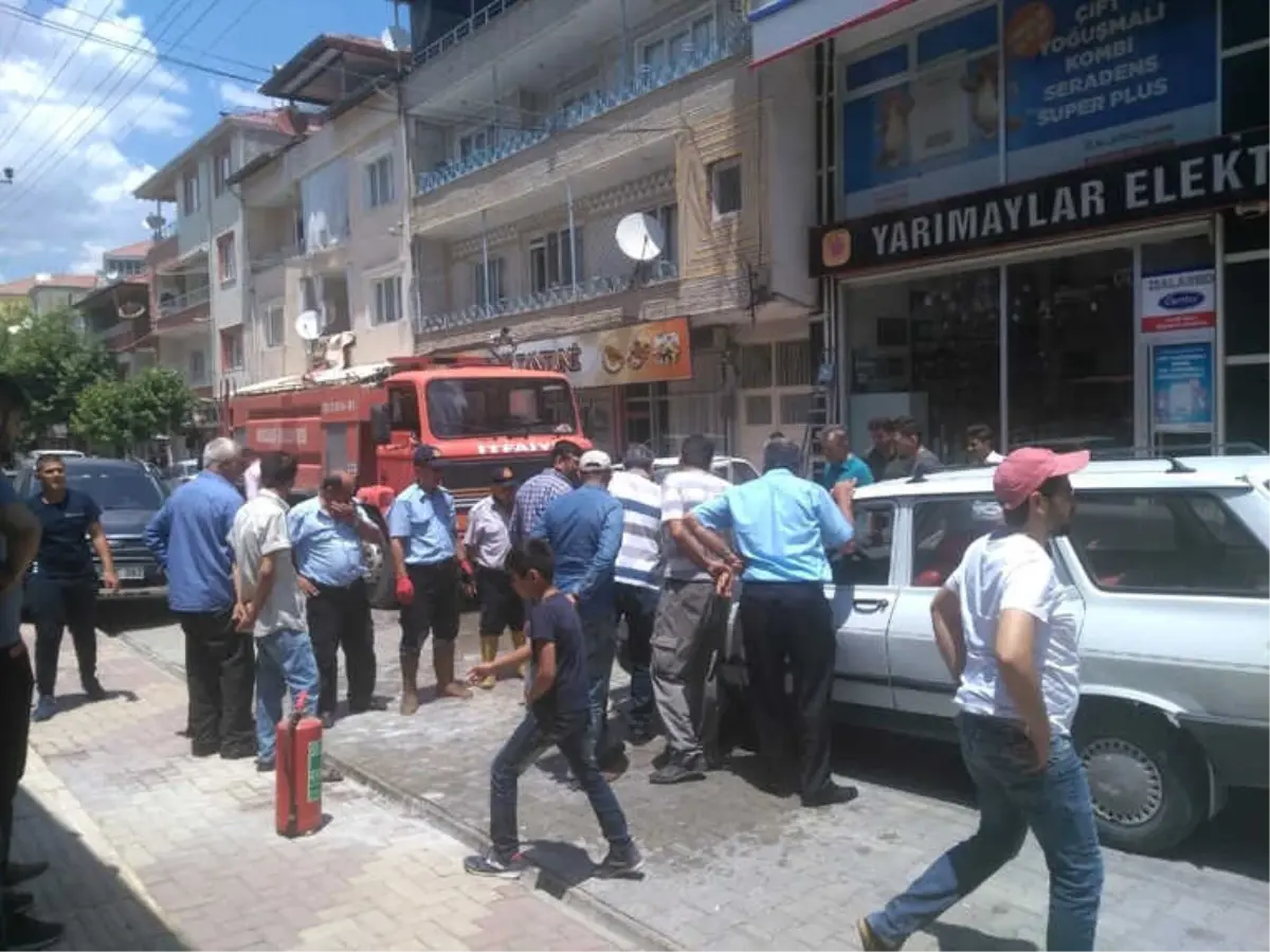 Park Halindeki Otomobil Alev Aldı