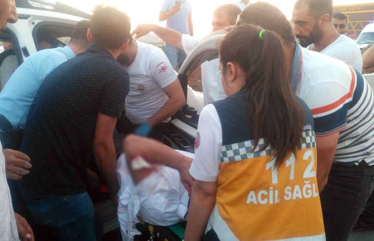 Şanlıurfa\'da İki Otomobil Çarpıştı: 4 Yaralı