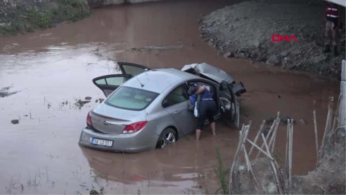 Sivas Otomobil Köprüden Dere Yatağına Uçtu, Sürücü Yaralandı