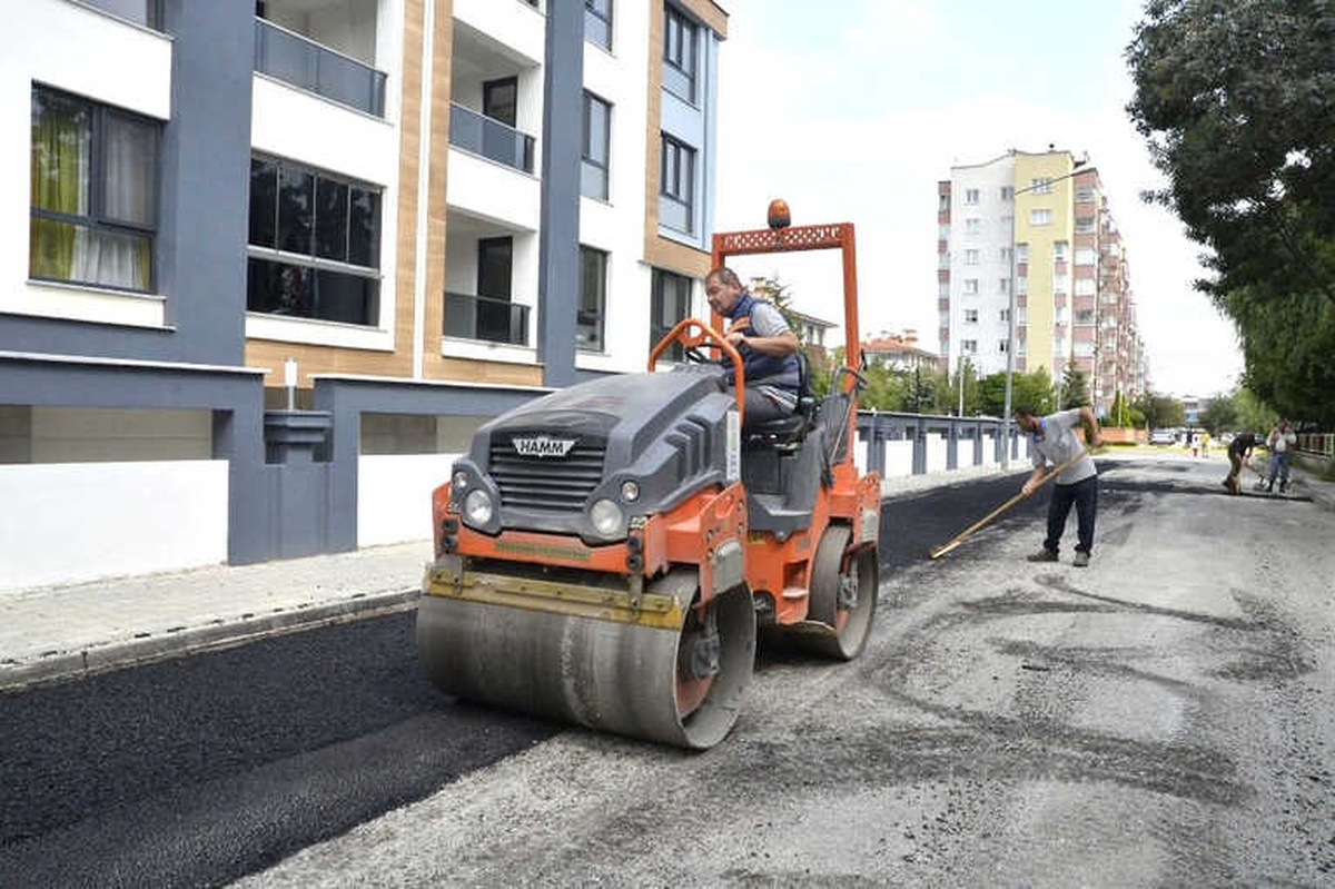 Tepabaşı\'nda Yol Yapım ve Onarım Çalışmaları