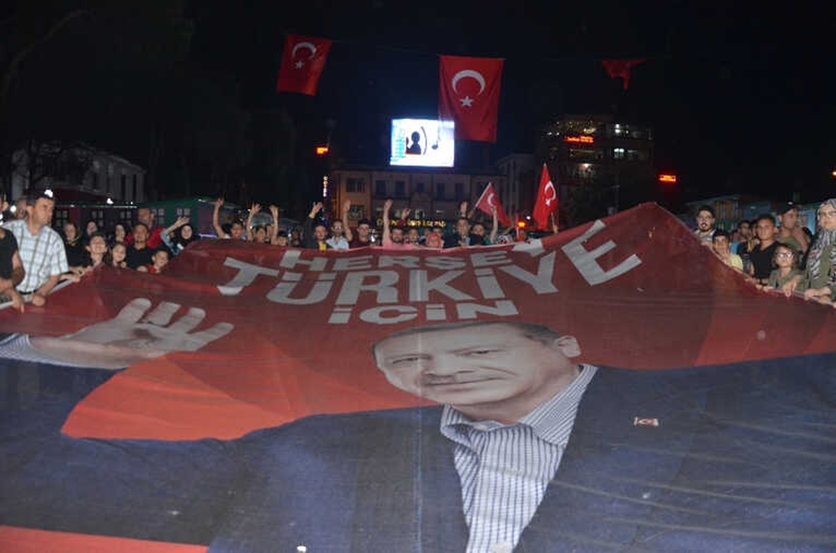 Ünyeliler AK Parti\'nin Zaferini Kutladı