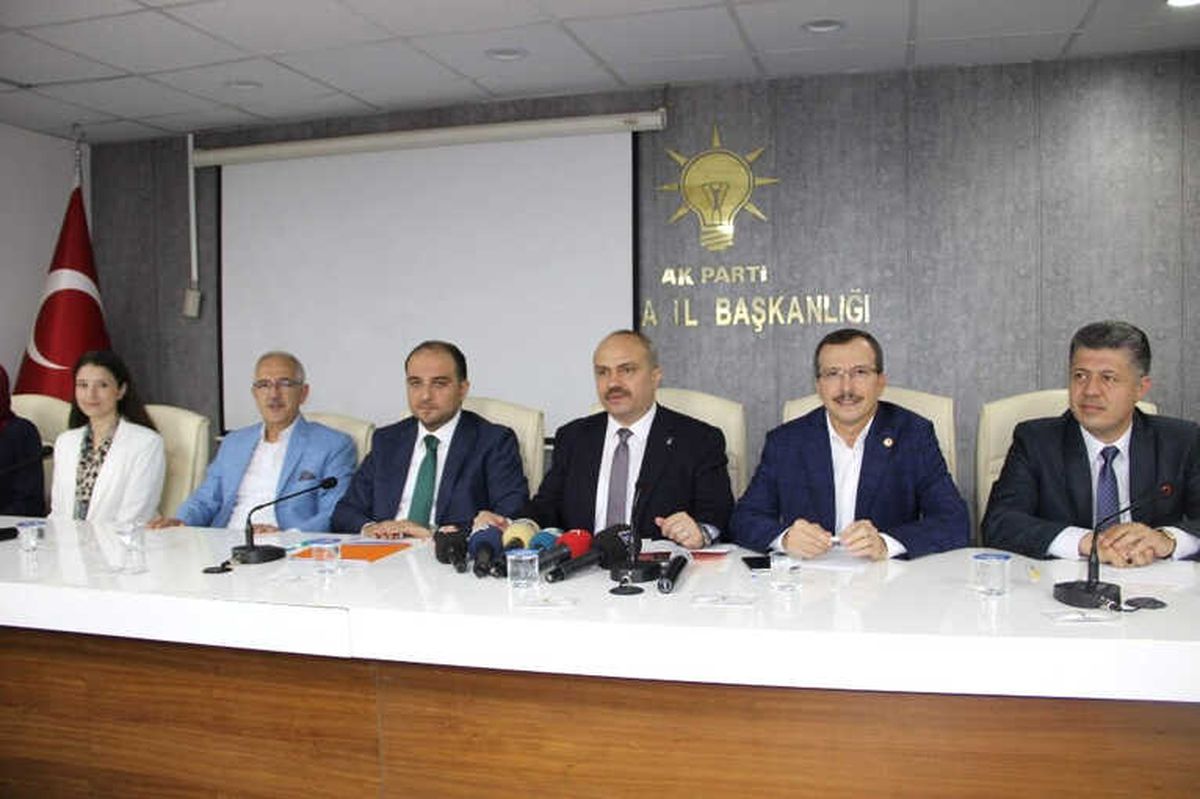 AK Parti\'li Vekillerden Basın Toplantısı