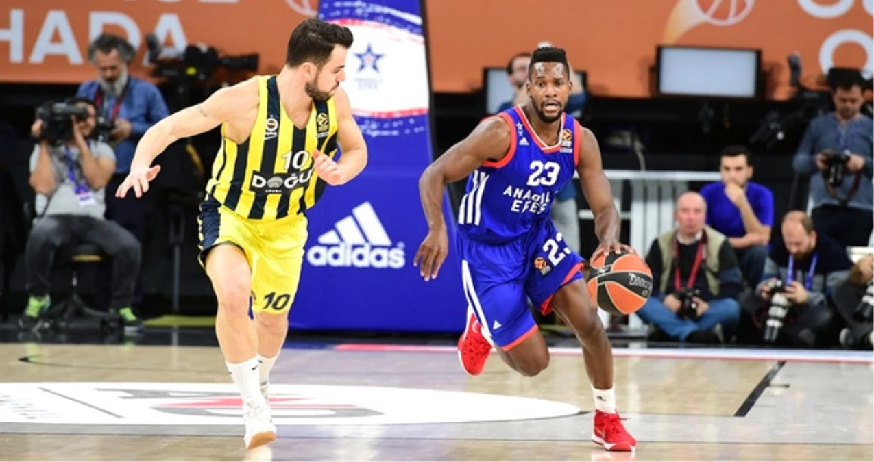 Anadolu Efes, Douglas ile Yollarını Ayırdı