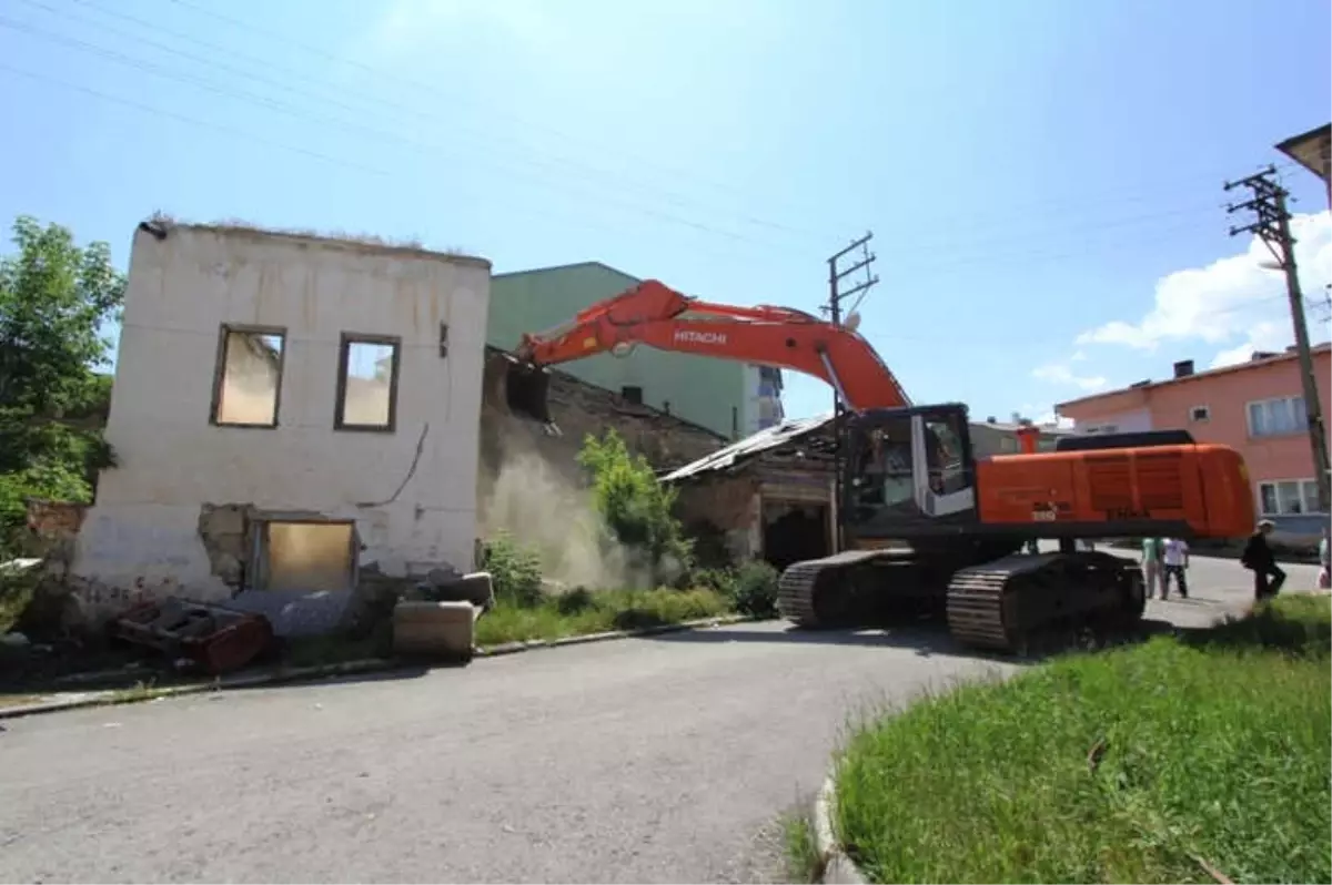 Bayburt Harabe Binalardan Temizleniyor