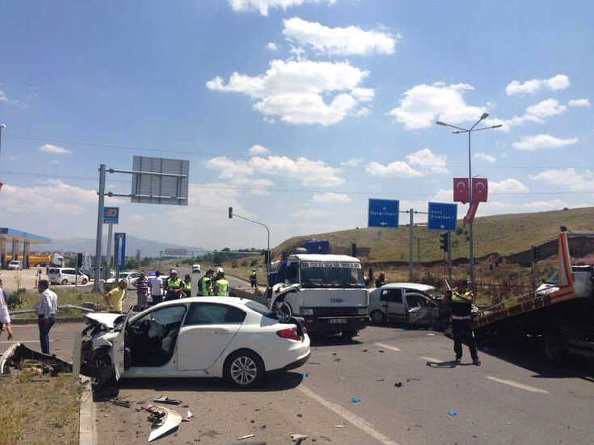Bingöl\'de Trafik Kazası: 4 Yaralı