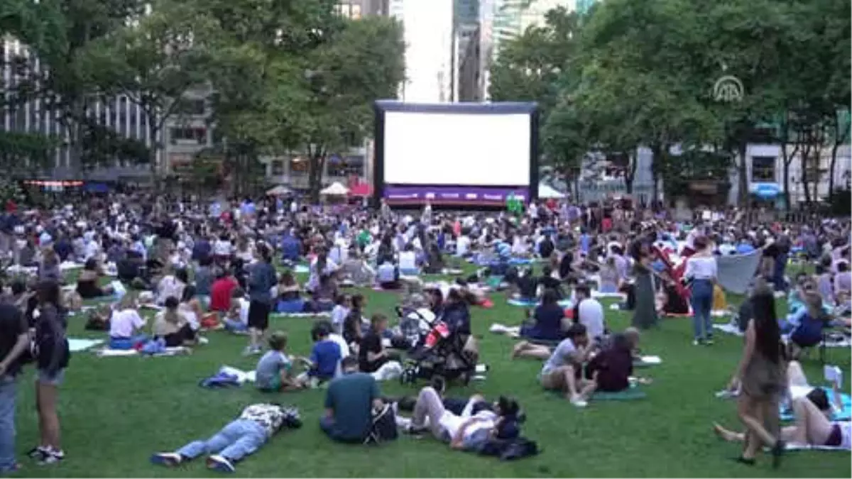 Bryant Park\'ta İlk Açık Hava Sinema Etkinliği Başladı - New