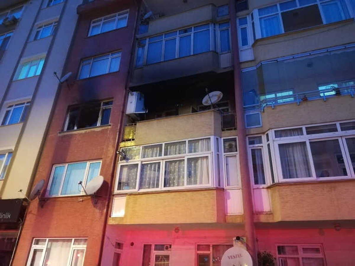Çakmakla Oynayan Çocuk Evi Yaktı.