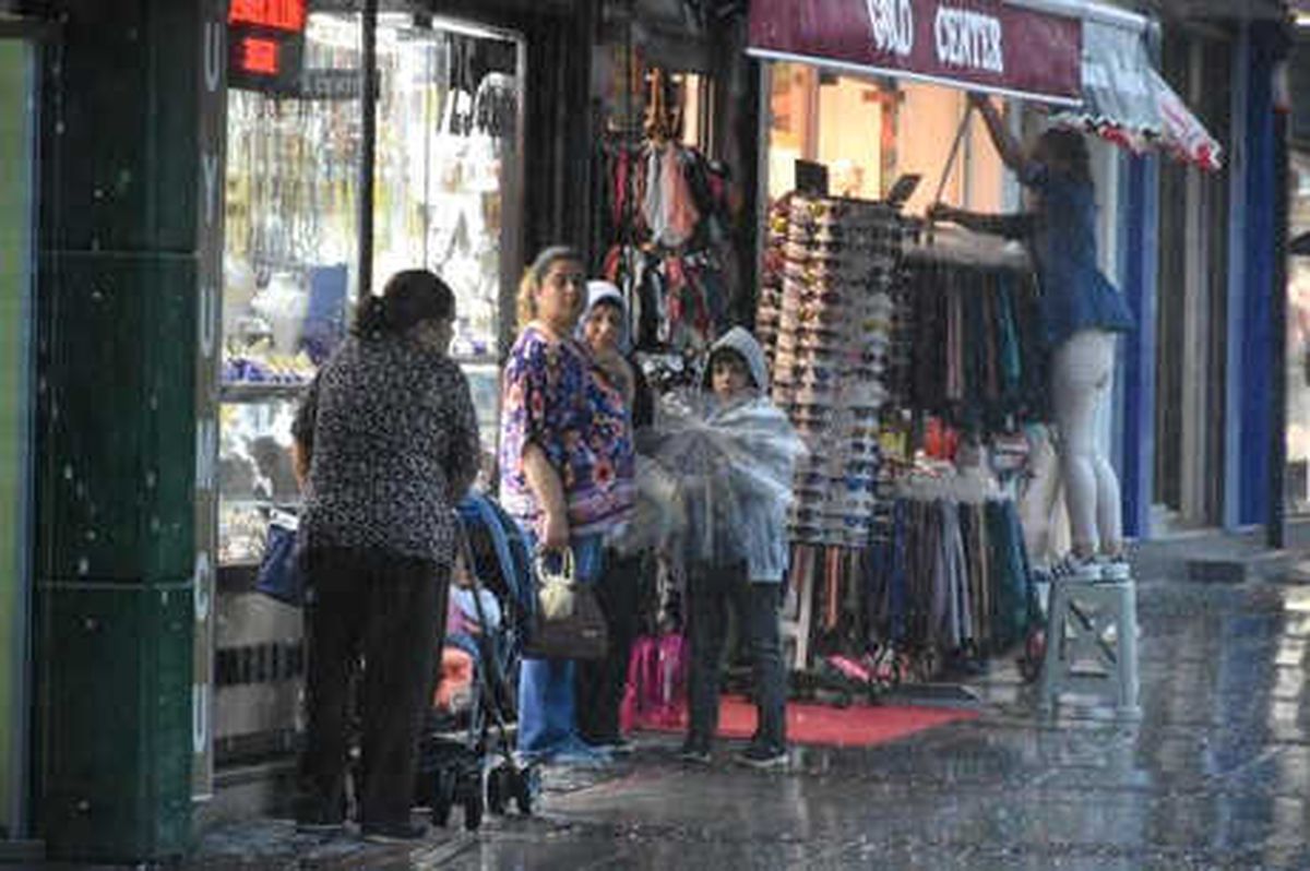 Edirne\'de Vatandaşların \'Dolu\' Önlemi (2)
