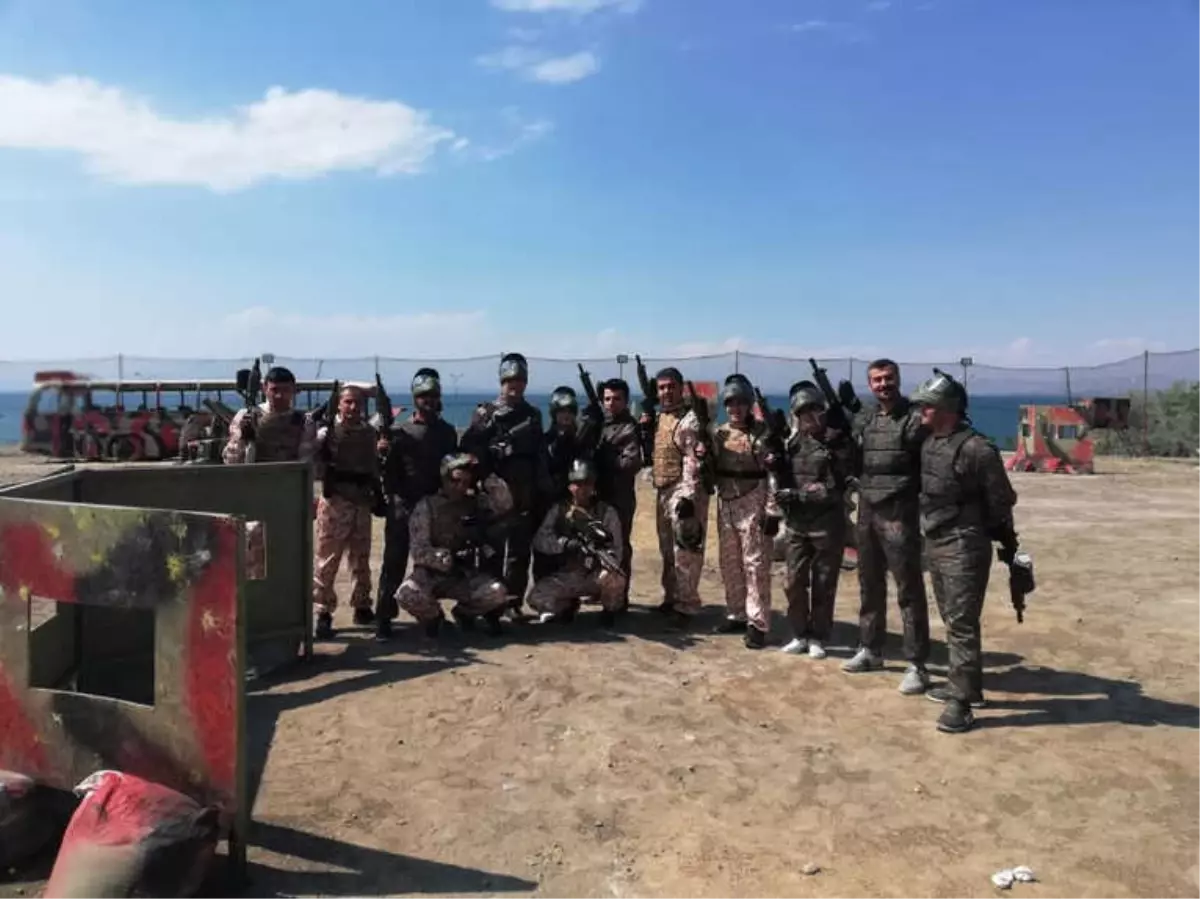 Elite World Personeli Paintball ile Stres Attı