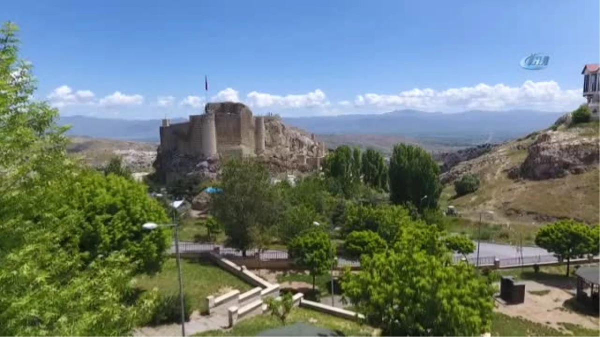 Harput Kalesi\'nde Restorasyon Çalışmaları Havadan Görüntülendi