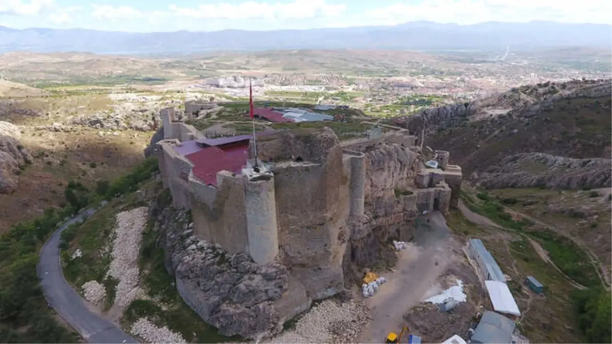 Harput Kalesi\'nde Restorasyon Çalışmaları Havadan Görüntülendi