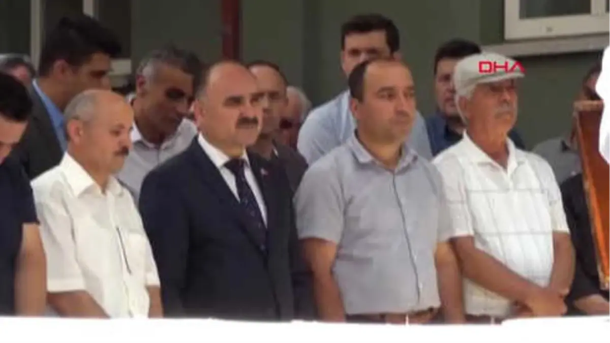 Isparta Torununu Görmeye Giden Kadın İş Makinesinin Altında Can Verdi Cenaze ve Röportajlar