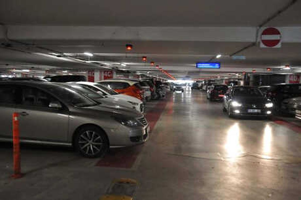 İstanbul\'da Dolu Alarmı; Havalimanında da Otoparklar Doldu