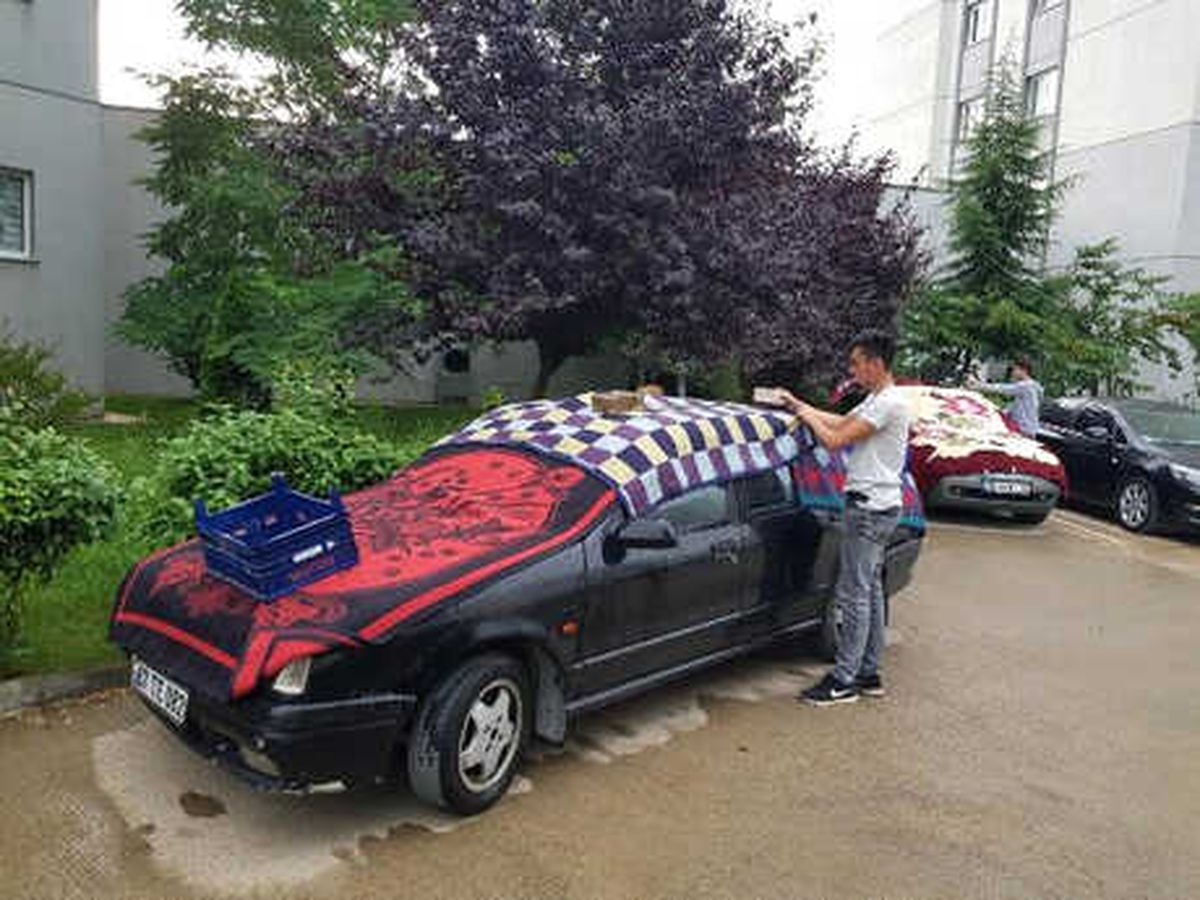 Kocaeli\'de Araç Sahiplerinin Dolu Önlemi
