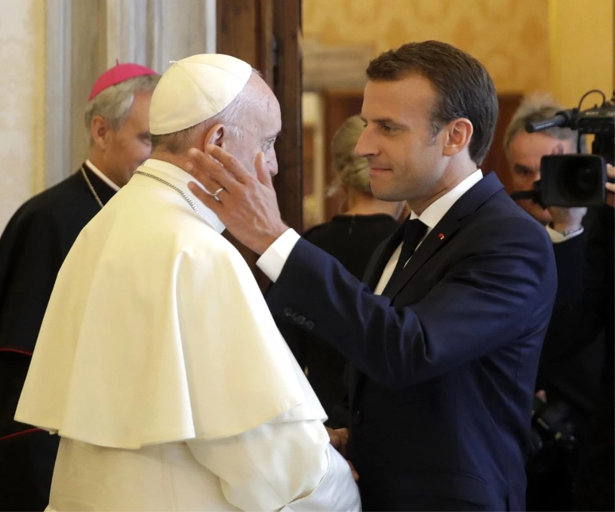 Macron\'dan Papa Francis Ziyareti