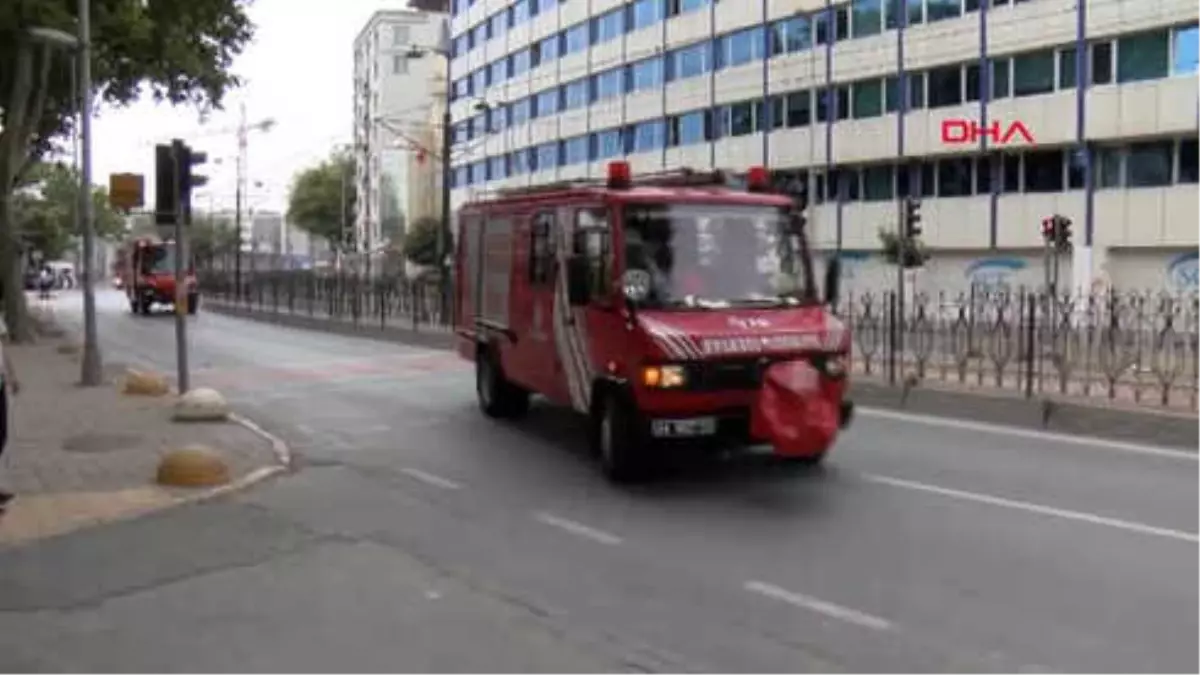 Mimar Sinan Üniversitesi\'nin Çatısında Yangın