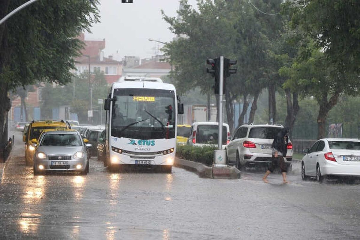Sağanak Yağış Edirne\'den Giriş Yaptı