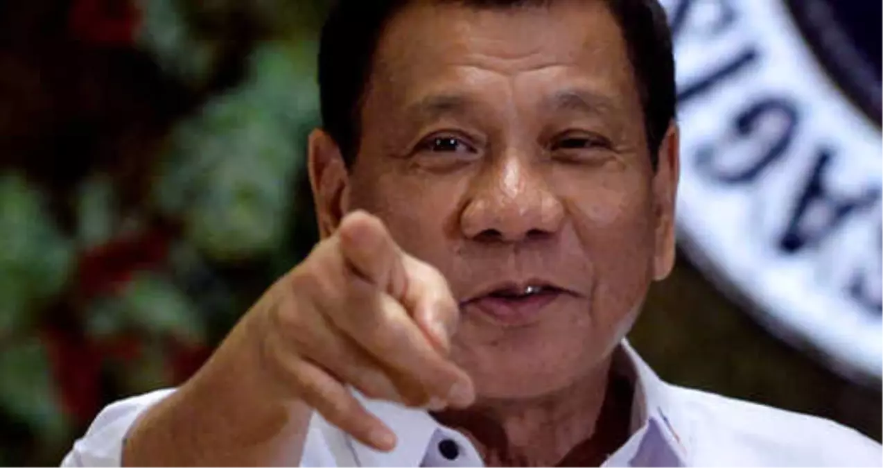 Filipinler Lideri Duterte\'nin "Tanrı Aptal" Demesi Katolikleri Öfkelendirdi