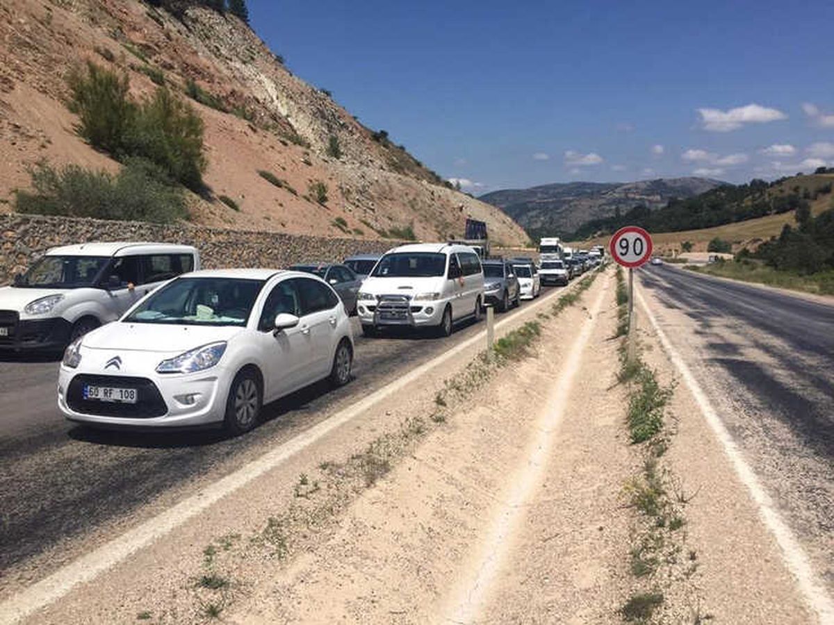 Tokat\'ta İş Makinesi Devrildi: 2 Yaralı