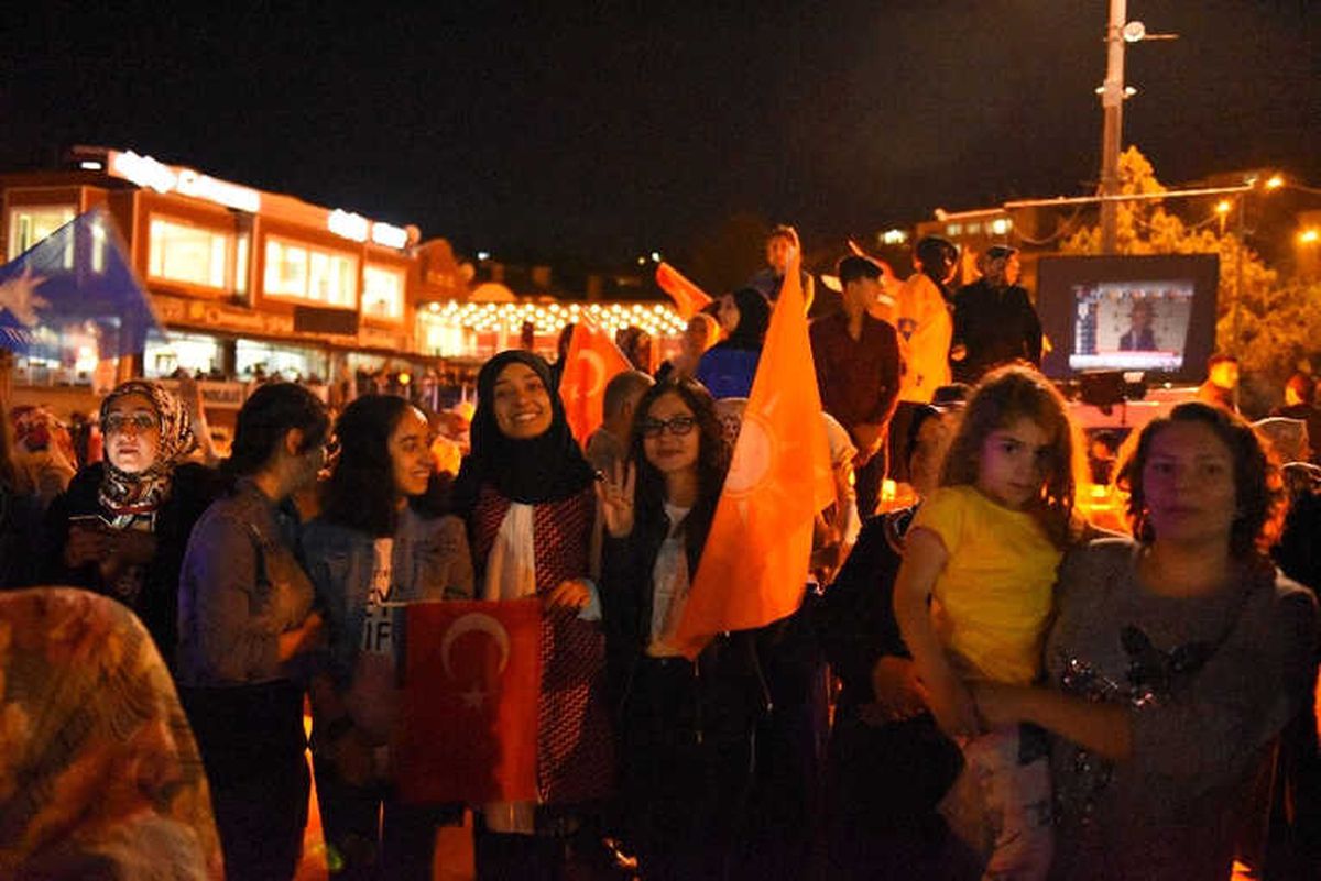 Tosya\'da Kutlama Yapan Seçmenden Muharrem İnceye Süzme Yoğurt Benzetmesi