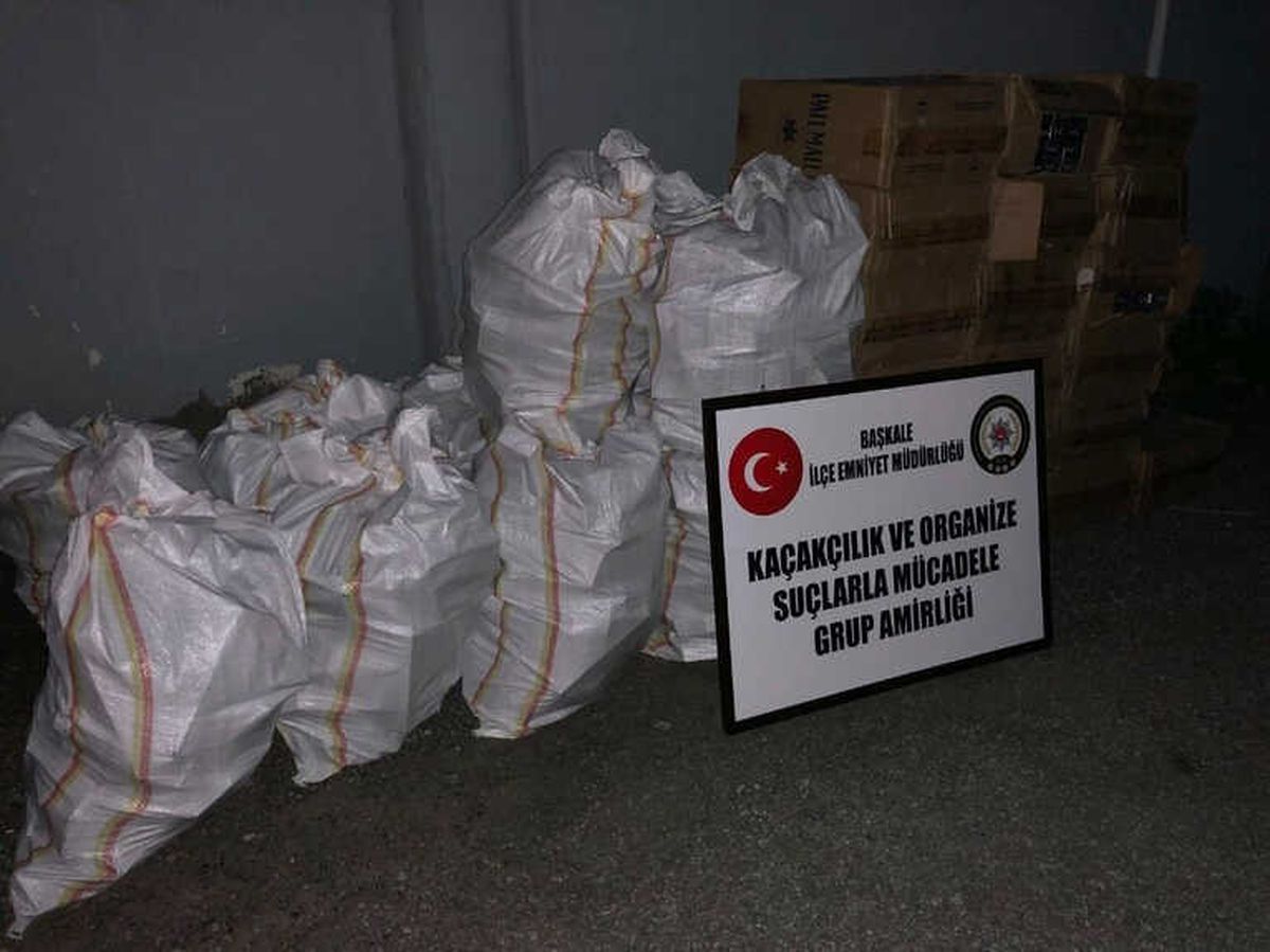 Van\'ın Başkale İlçesinde 15 Bin Paket Kaçak Sigara Ele Geçirildi