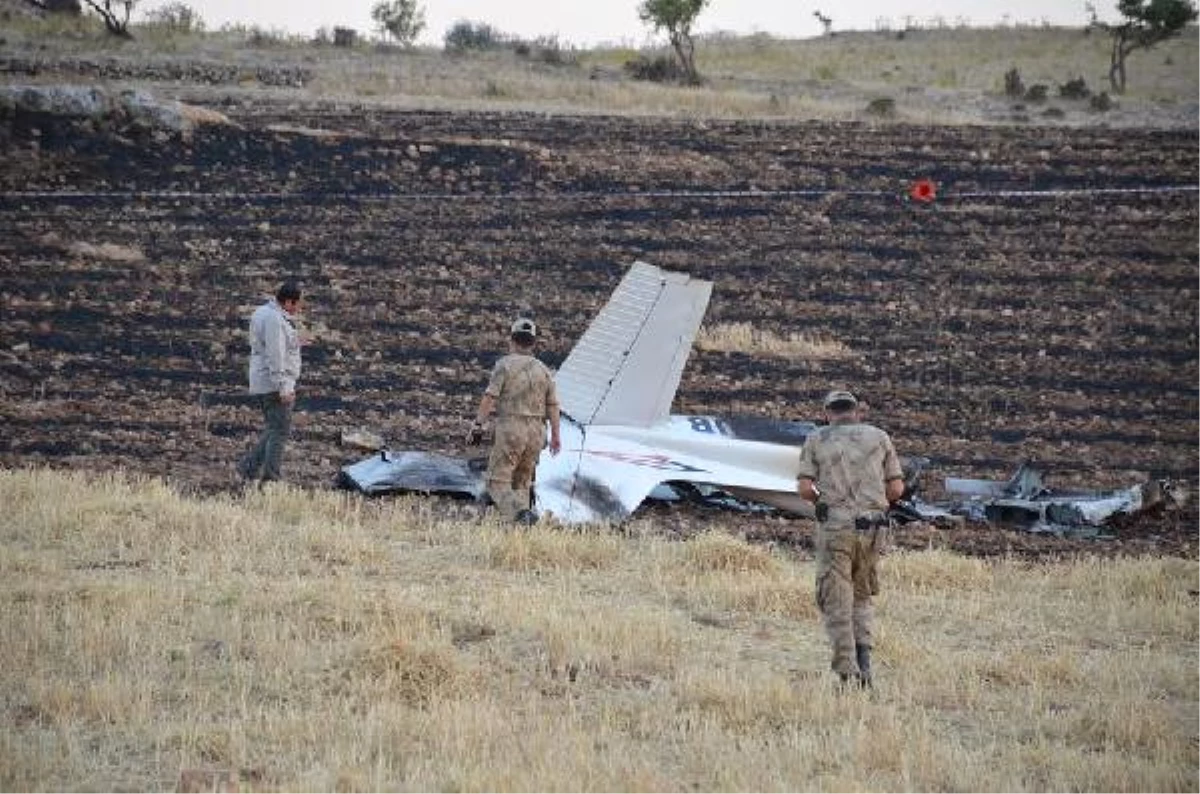 Adıyaman\'da Eğitim Uçağı Düştü, Pilot Öldü (7)